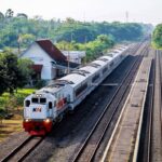KA Harina Tertemper Mobil di Jalur KA antara Stasiun Brumbung – Alastua, KAI Imbau Masyarakat Lebih Peduli Keselamatan
