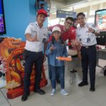 Semarak Imlek, LRT Jabodebek Bagi-bagi Souvenir ke Pelanggan di 3 Stasiun