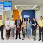 Peringati Hari Kartini, Frontliner BRI Branch Office Krekot Layani Nasabah dengan Mengenakan Pakaian Nasional