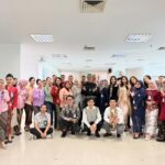 Peringati Hari Kartini, Pekerja Pria dan Wanita BRI Branch Office Segitiga Senen Kompak Kenakan Pakaian Nasional