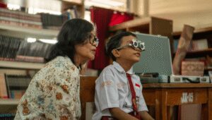 Dia Tak Bisa Melihat Tulisan di Papan Tulis, 1.720 Orang dalam Program #MelihatMasaDepan Memilih untuk Mengubah Itu