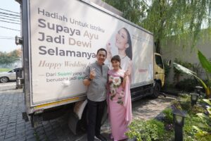 Dianggap Suami Idaman, Regi Datau Terbang Lintas Negara demi Kejutan Anniversary untuk Ayu Dewi