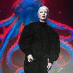 Dari Perkampungan Urban Jakarta Mendunia: Ikon Rock Legendaris Shirley Manson (Garbage) Kenakan Label Fashion Berkesadaran Asal Indonesia, Fuguku, di Atas Panggung