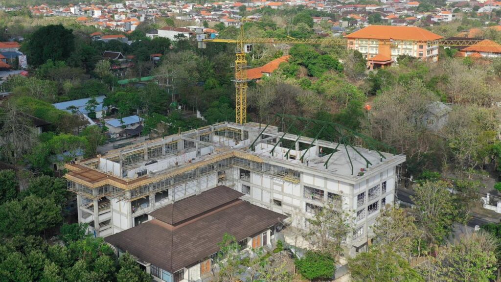 Membangun Masa Depan Riset dan Teknologi, Pembangunan Gedung L-SSIT Universitas Udayana Capai Progres 47,11%
