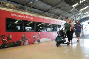 KAI Daop 2 Bandung, Percantik Stasiun dan KA dengan Ornamen Kemerdekaan