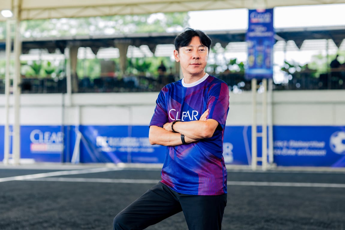 CLEAR Gandeng Shin Tae-yong untuk Kembangkan Talenta Muda Sepak Bola Indonesia