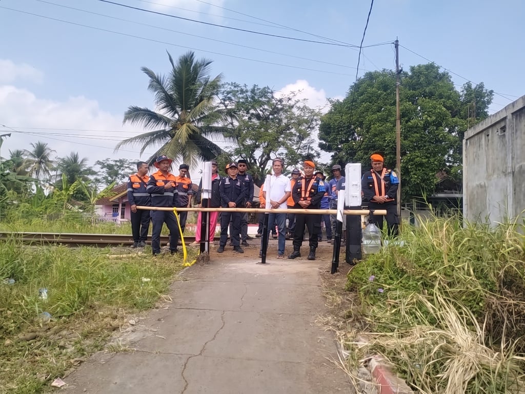 Keselamatan Jadi Prioritas, KAI Daop 2 Bandung Tutup Perlintasan Sebidang Rawan dan Bangun Palang Pintu di Sejumlah Lokasi