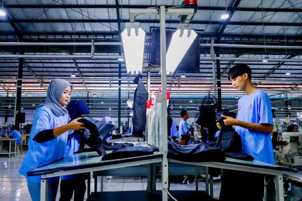 Akarsa Garment Indonesia: Solusi Penjahit Pakaian Pria Kustom Terpercaya di Jakarta Selatan