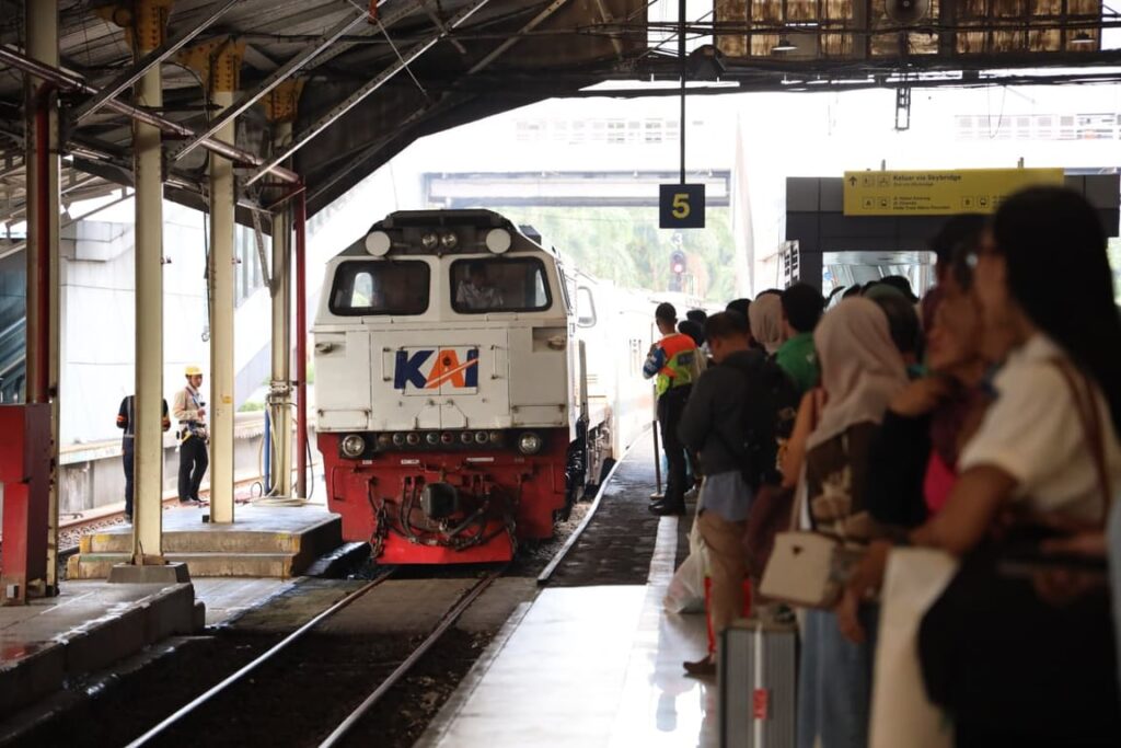 Triwulan III 2026, KAI Daop 2 Bandung Layani Lebih dari 1,37 Juta Pengguna Jasa KA Jarak Jauh, Tumbuh 10 Persen