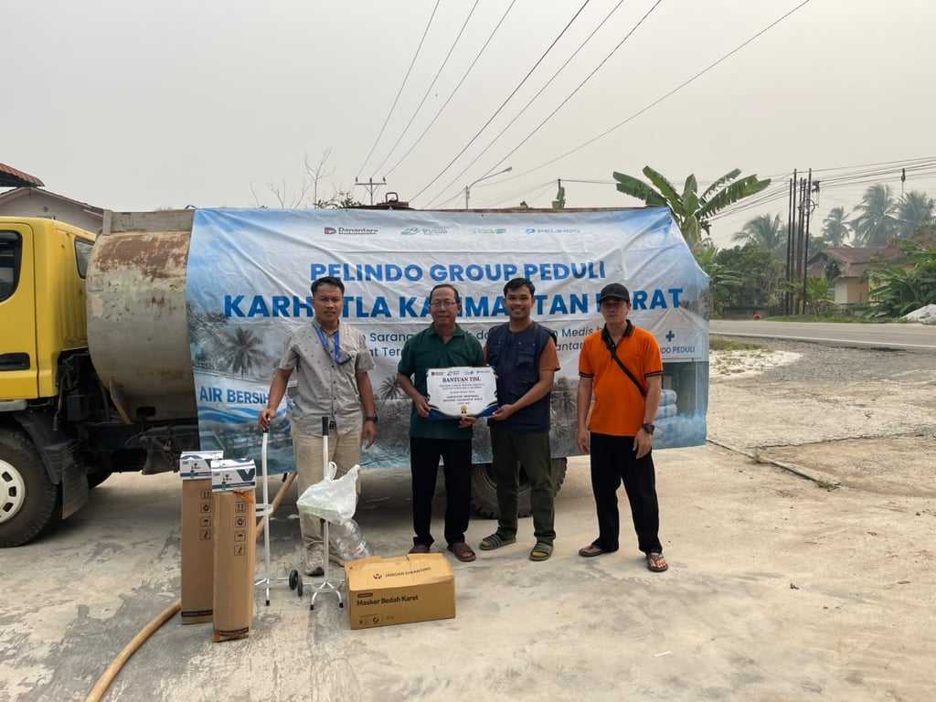 Bantu Warga Terdampak Karhutla, PT PSL Salurkan 94000 Liter Air Bersih dan  Alat Kesehatan di Mempawah