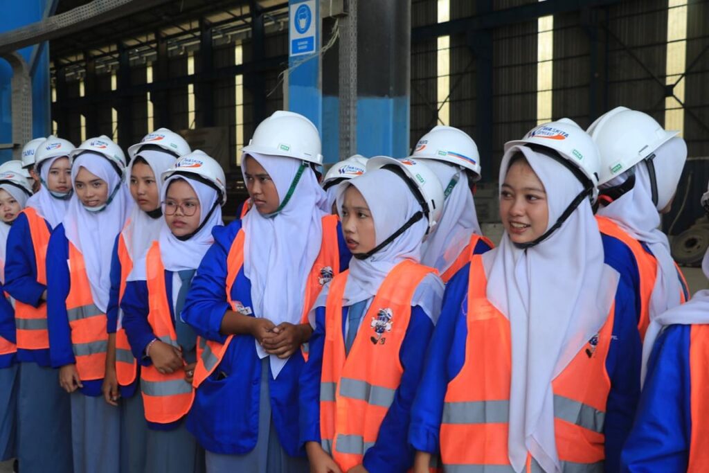 Peringati Hari Anak Perempuan Internasional, Waskita Beton Precast Dorong Generasi Perempuan Berkarya di Industri Konstruksi melalui Girls on Site Vol. 4.